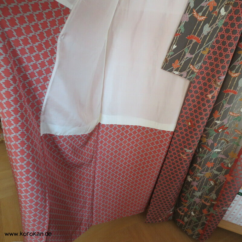 großer Furisode Seidencrepe Kimono Schmetterlinge, Blüten, großer Schwung