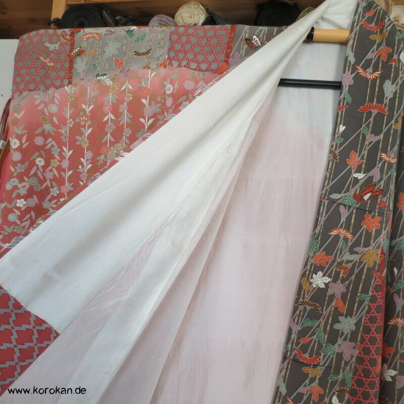 großer Furisode Seidencrepe Kimono Schmetterlinge, Blüten, großer Schwung