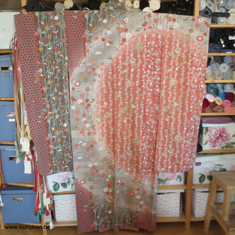 großer Furisode Seidencrepe Kimono Schmetterlinge, Blüten, großer Schwung