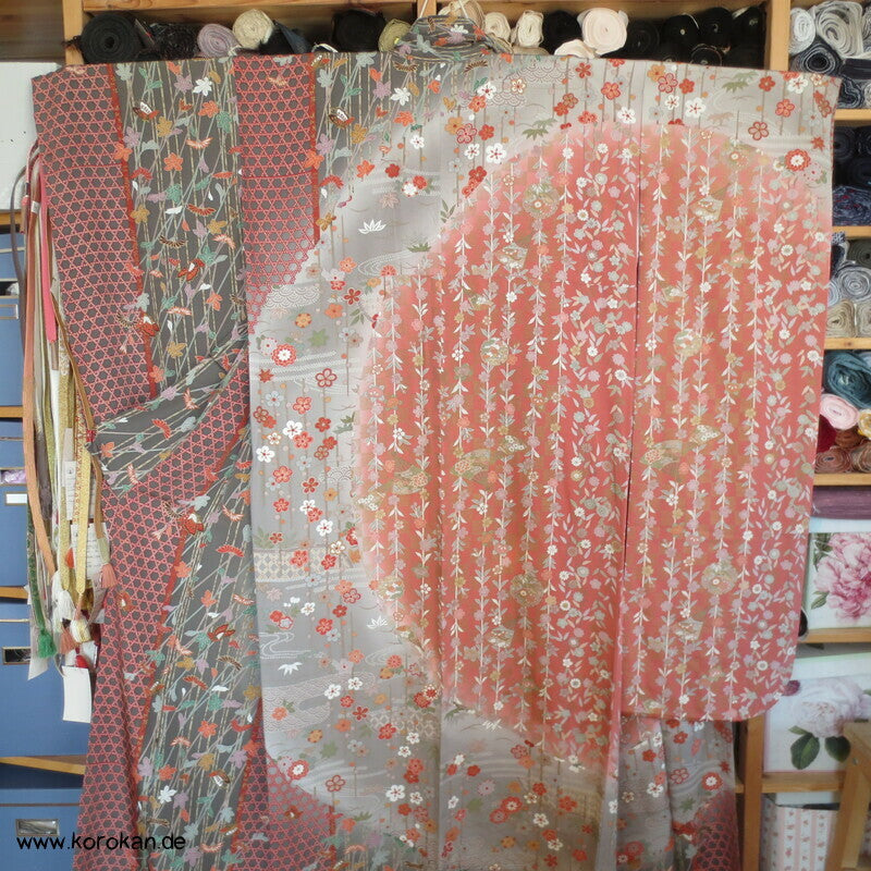 großer Furisode Seidencrepe Kimono Schmetterlinge, Blüten, großer Schwung