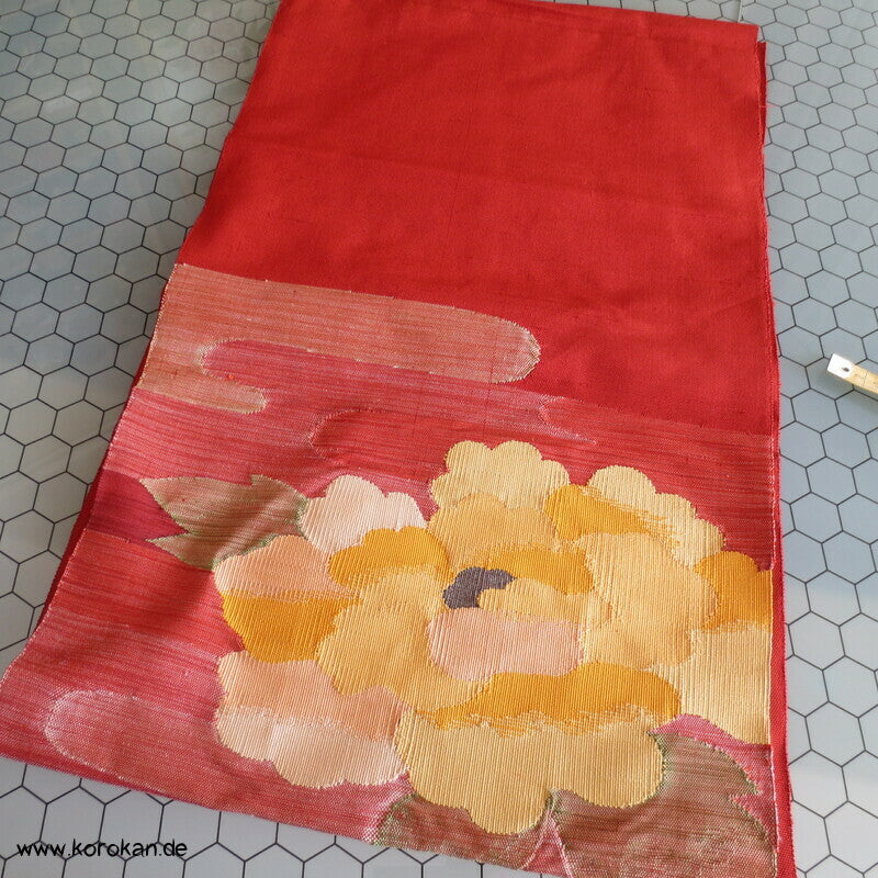 gelbe Päonie auf rot Vintage Nagoya Obi