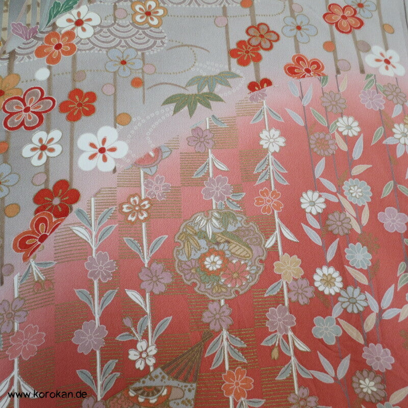 großer Furisode Seidencrepe Kimono Schmetterlinge, Blüten, großer Schwung