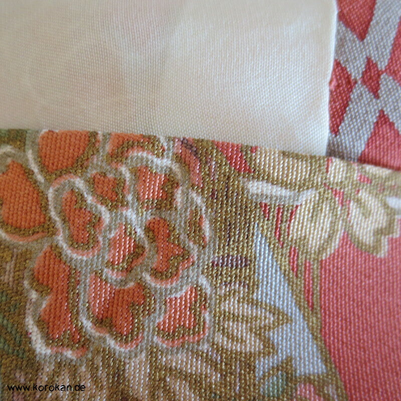 großer Furisode Seidencrepe Kimono Schmetterlinge, Blüten, großer Schwung
