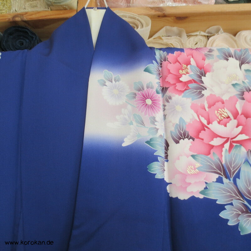 Päonien im Wasserfall Furisode Seidencrepe Kimono