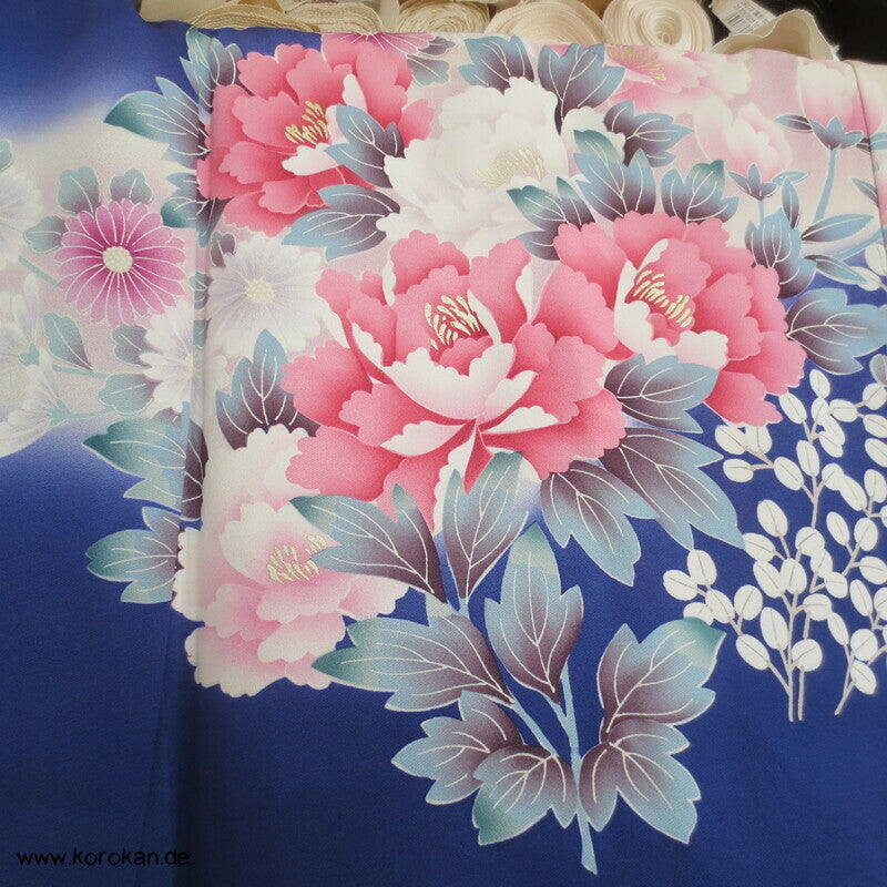 Päonien im Wasserfall Furisode Seidencrepe Kimono