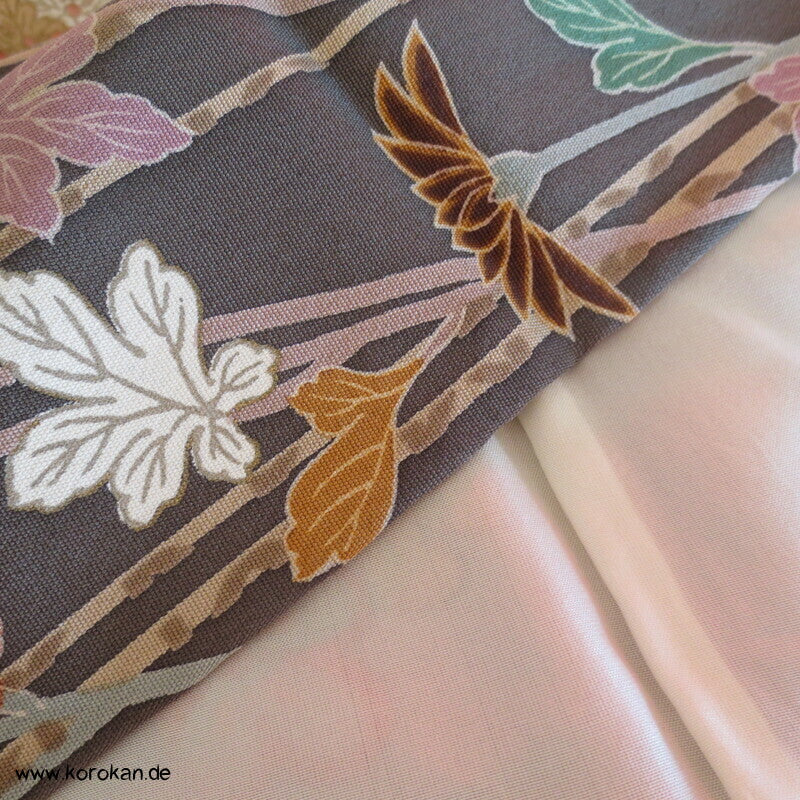großer Furisode Seidencrepe Kimono Schmetterlinge, Blüten, großer Schwung