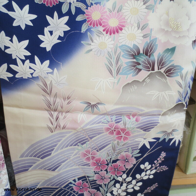 Päonien im Wasserfall Furisode Seidencrepe Kimono