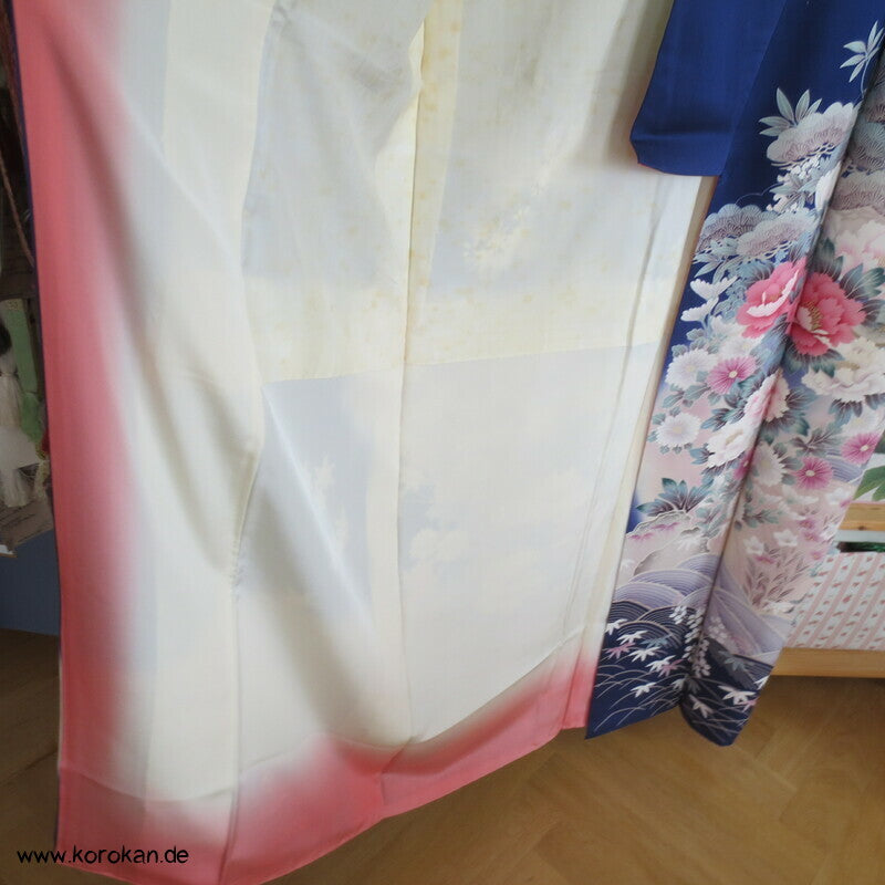Päonien im Wasserfall Furisode Seidencrepe Kimono