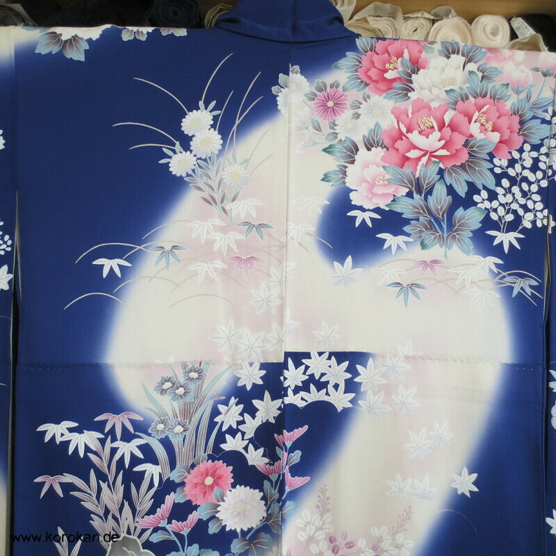 Päonien im Wasserfall Furisode Seidencrepe Kimono