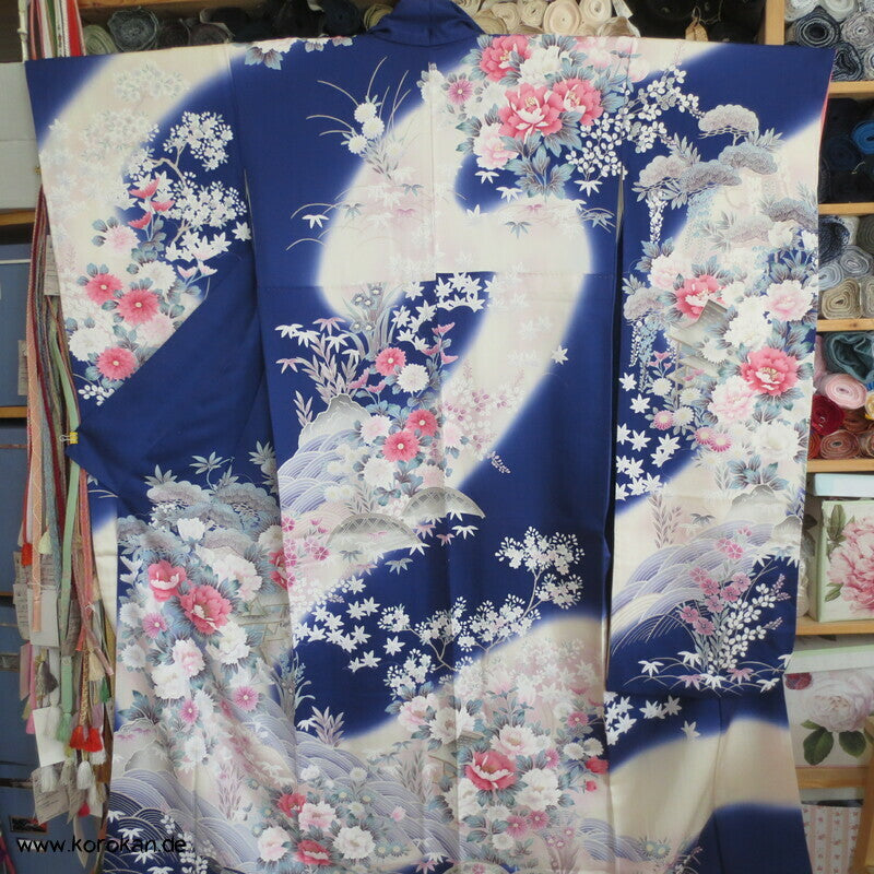 Päonien im Wasserfall Furisode Seidencrepe Kimono
