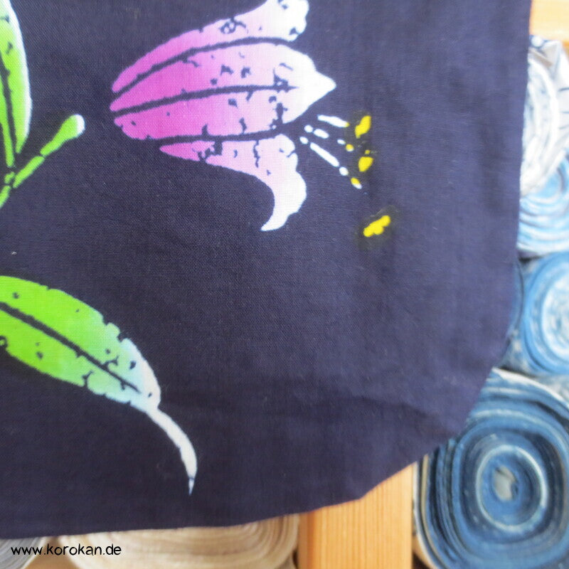 Japan Baumwoll Yukata Kimono bunte Lilien auf blau