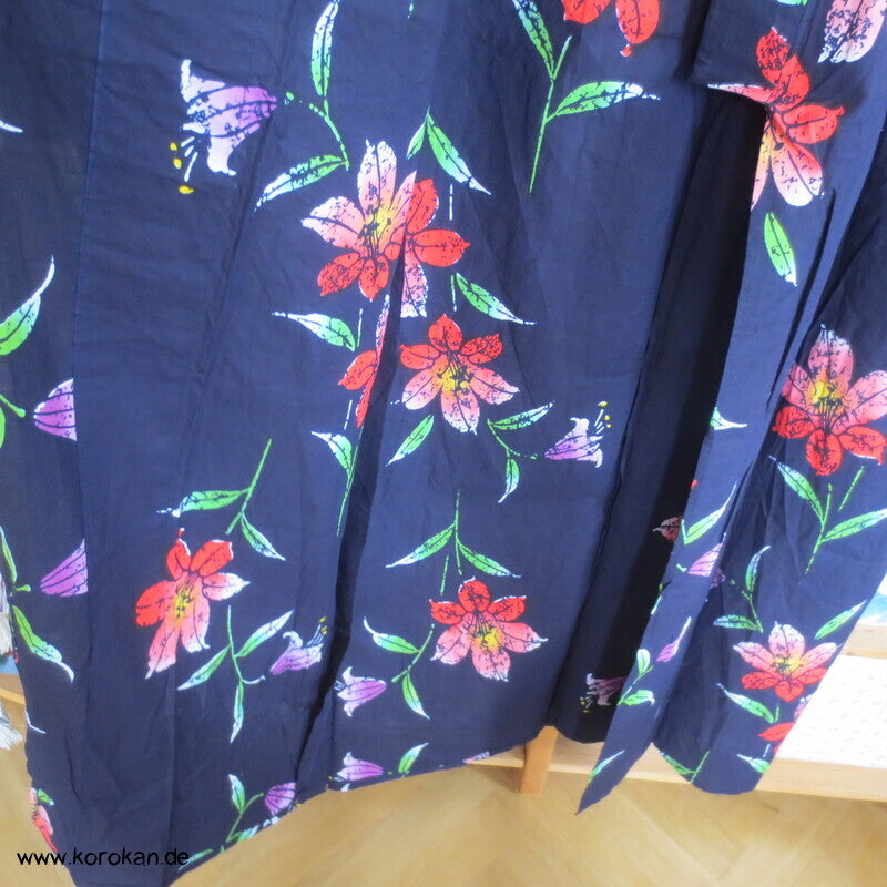Japan Baumwoll Yukata Kimono bunte Lilien auf blau