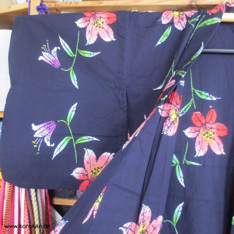 Japan Baumwoll Yukata Kimono bunte Lilien auf blau