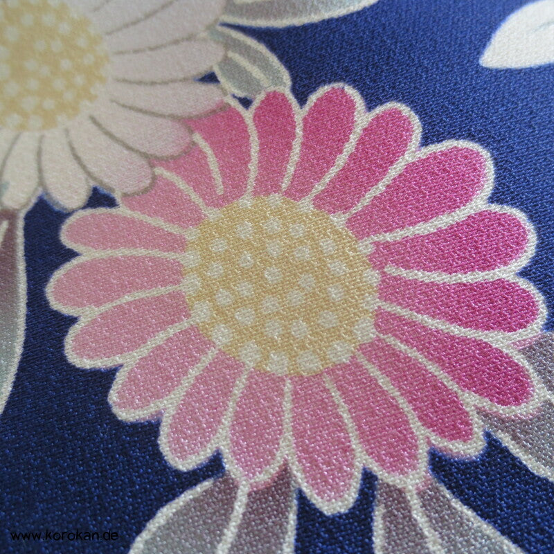 Päonien im Wasserfall Furisode Seidencrepe Kimono