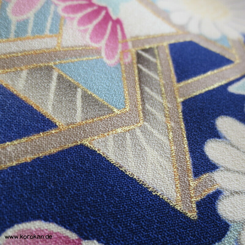 Päonien im Wasserfall Furisode Seidencrepe Kimono