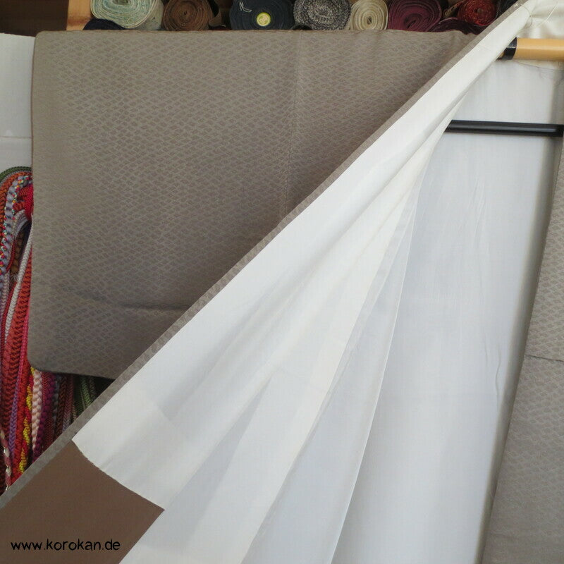 schmaler Shibori Rand, Uferhäuser Seidendamast Iro Tomesode Kimono