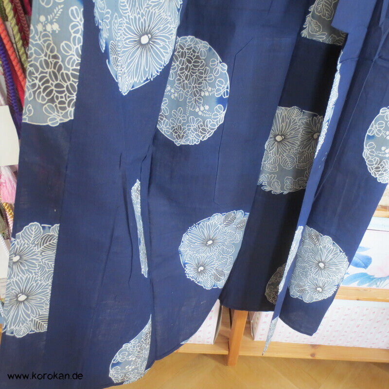 Japan Baumwoll Yukata Kimono Blumenrondelle auf blau