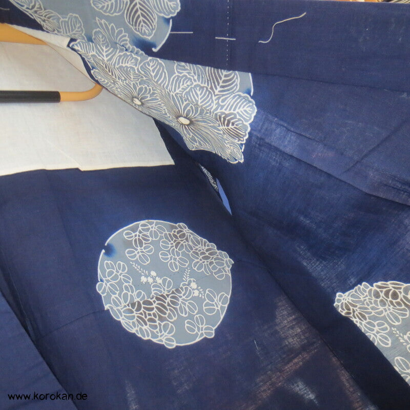 Japan Baumwoll Yukata Kimono Blumenrondelle auf blau