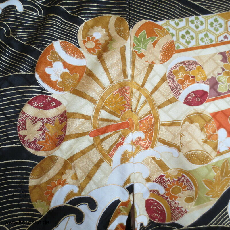 goldene Wellen auf schwarz, Wasserräder Higaki Seidendamast Furisode Kimono