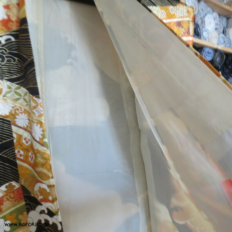 goldene Wellen auf schwarz, Wasserräder Higaki Seidendamast Furisode Kimono