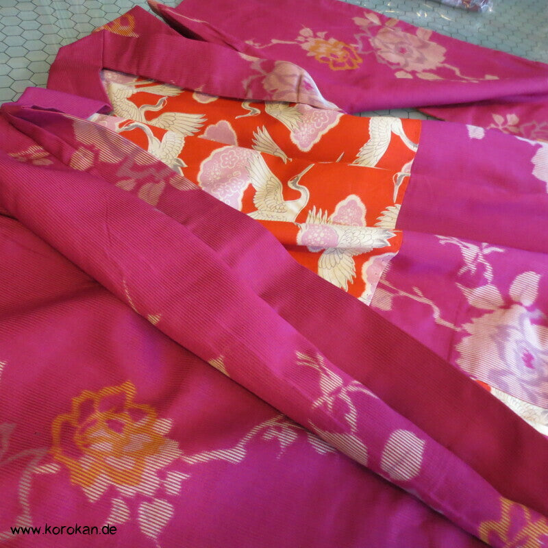 feingestreifter Paeonienstoff, Kranichfutter Haori Seidensatinstreifen Kimono Jacke