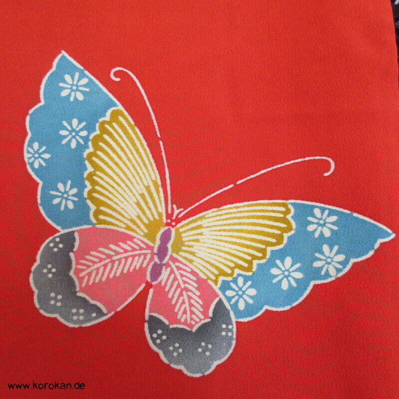 bunte Schmetterlinge auf rot, Komon Kimono, längere Ärmel