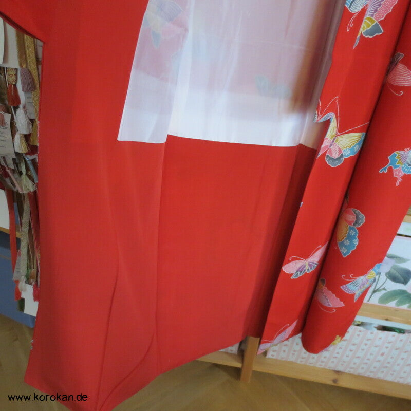 bunte Schmetterlinge auf rot, Komon Kimono, längere Ärmel