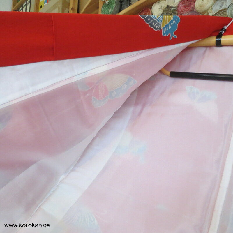 bunte Schmetterlinge auf rot, Komon Kimono, längere Ärmel