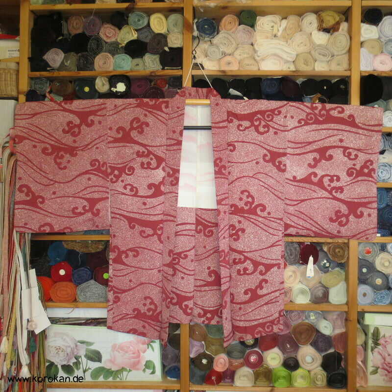 gewebte und gedruckte Wellen in blassrot Seidendamast Haori Kimono Jacke