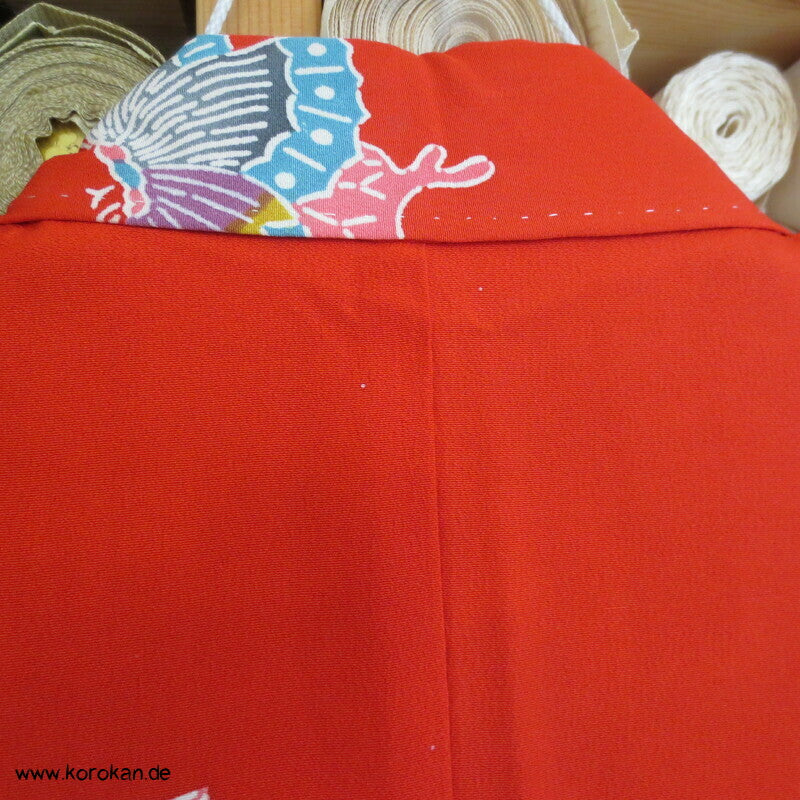 bunte Schmetterlinge auf rot, Komon Kimono, längere Ärmel