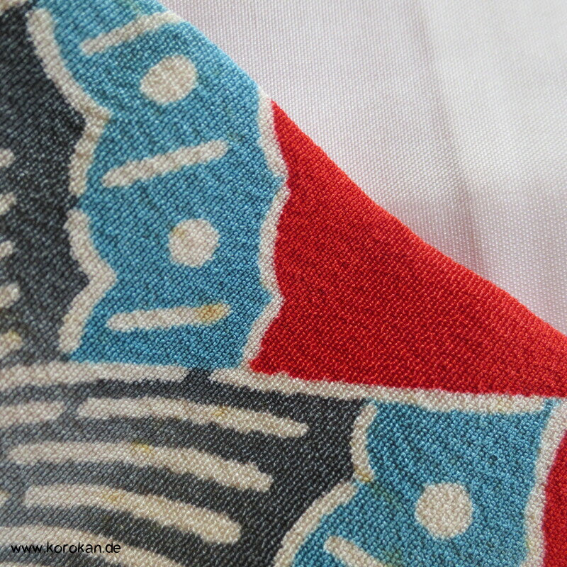 bunte Schmetterlinge auf rot, Komon Kimono, längere Ärmel