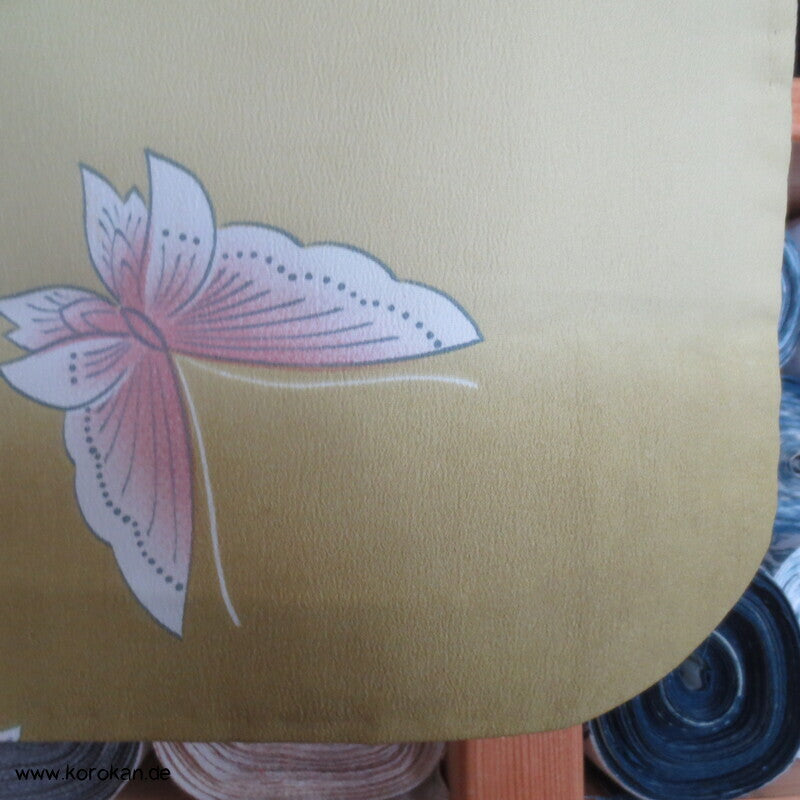 rosa Schmetterlinge auf oliv Verlauf Hitoe Kimono