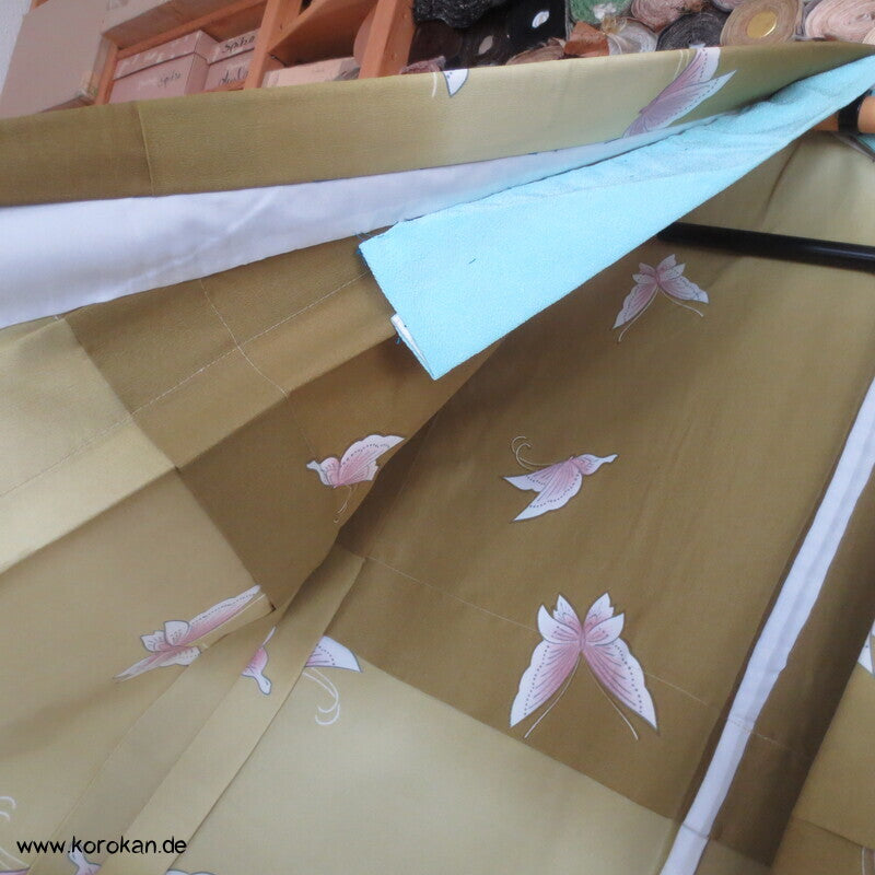 rosa Schmetterlinge auf oliv Verlauf Hitoe Kimono