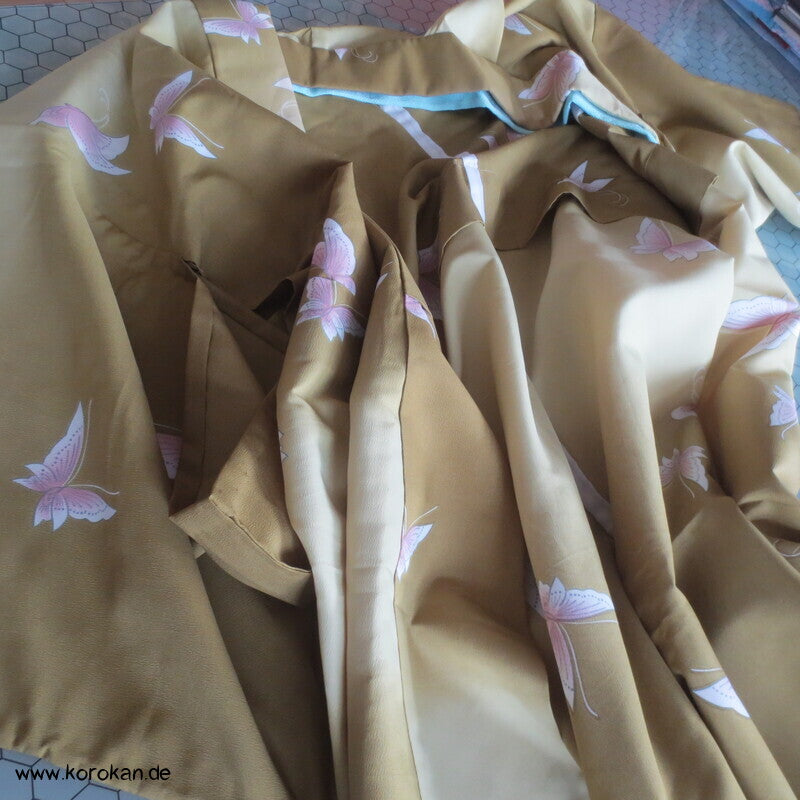 rosa Schmetterlinge auf oliv Verlauf Hitoe Kimono