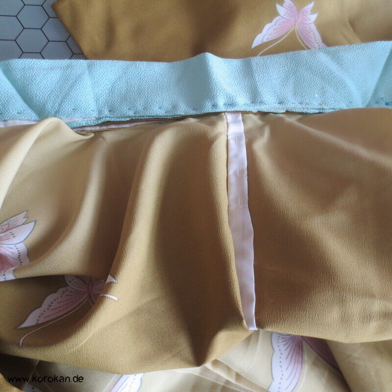 rosa Schmetterlinge auf oliv Verlauf Hitoe Kimono