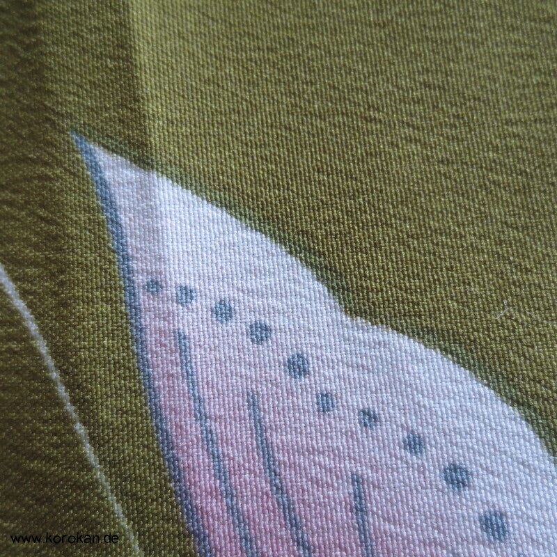 rosa Schmetterlinge auf oliv Verlauf Hitoe Kimono