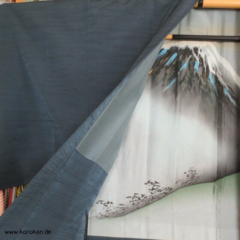 jeansblaue Tsumugi Seide Männer Haori Kimono Jacke, Bergmotiv innen