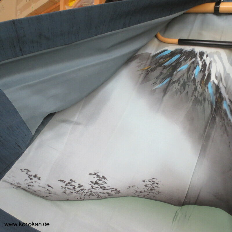jeansblaue Tsumugi Seide Männer Haori Kimono Jacke, Bergmotiv innen