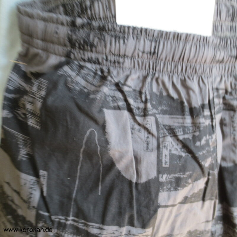 Uniqlo Shorts japanische Holzdruck Landschaften schwarz in grau, Gr. XXL