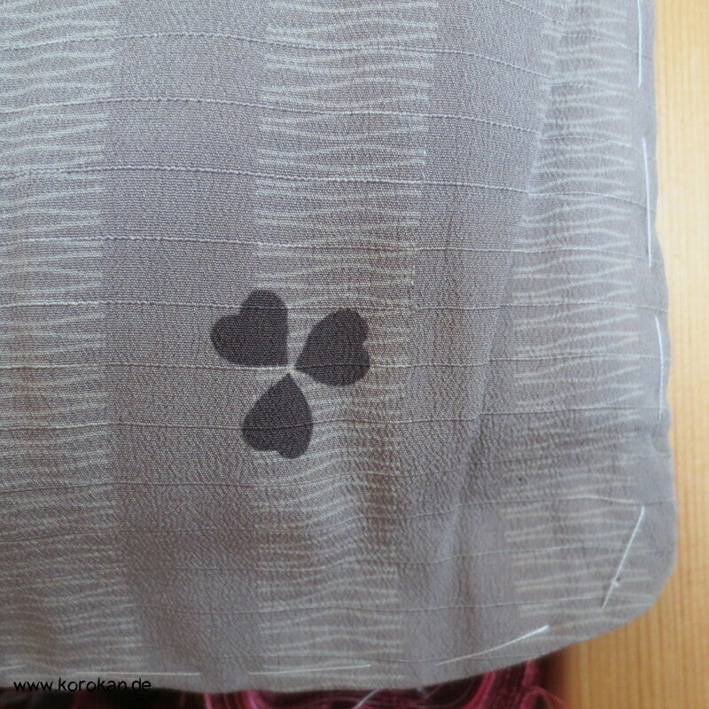 graumauve mit Kleeblättern Komon Kimono
