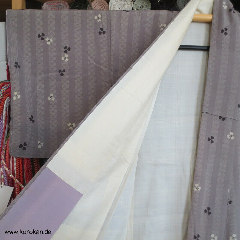 graumauve mit Kleeblättern Komon Kimono
