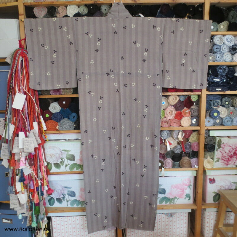 graumauve mit Kleeblättern Komon Kimono
