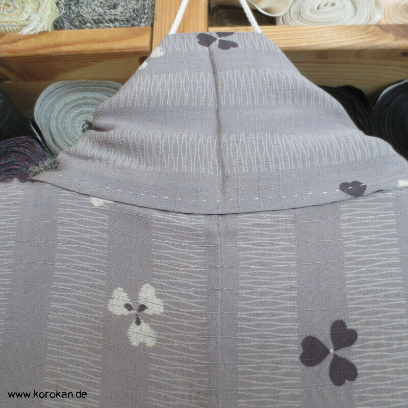 graumauve mit Kleeblättern Komon Kimono