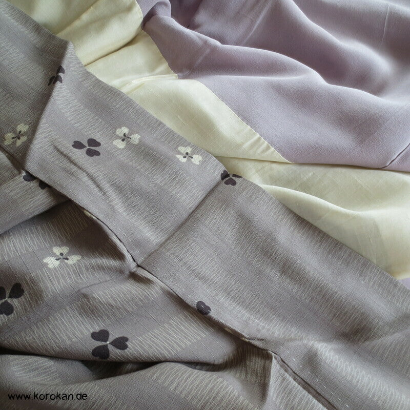graumauve mit Kleeblättern Komon Kimono