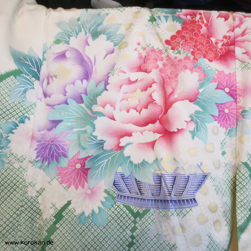 Blumenkorbmuster Furisode Seidensatin Kimono