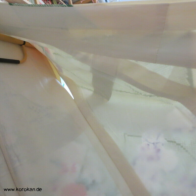 Blumenkorbmuster Furisode Seidensatin Kimono