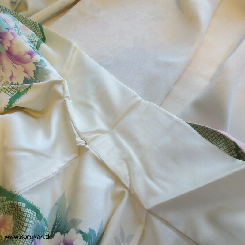 Blumenkorbmuster Furisode Seidensatin Kimono