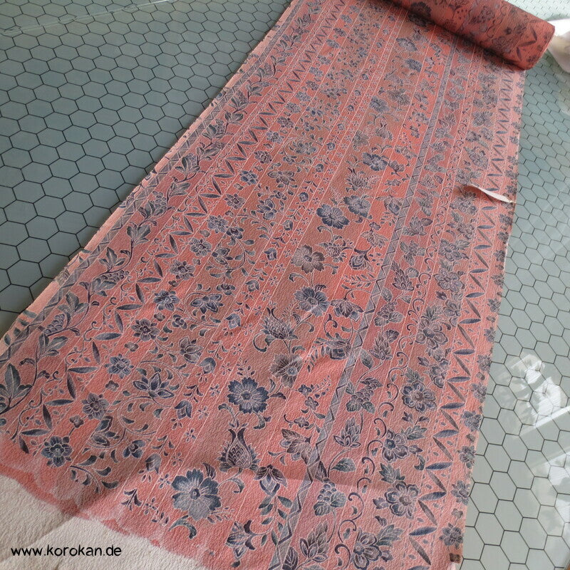 Blütenstreifen in lachsrosa Kimono Chirimen Crepe Seide