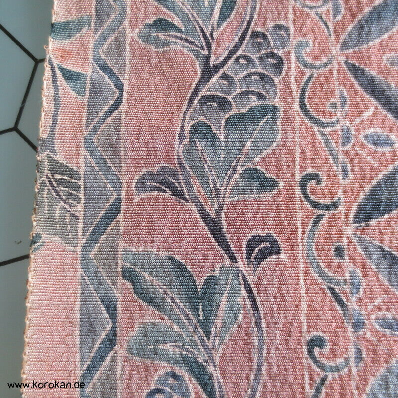 Blütenstreifen in lachsrosa Kimono Chirimen Crepe Seide