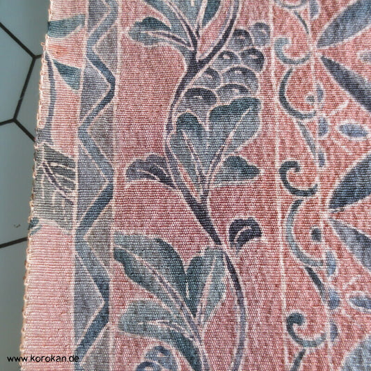 Blütenstreifen in lachsrosa Kimono Chirimen Crepe Seide